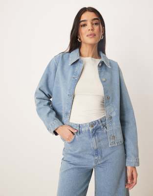 ASOS DESIGN - Jeanshemd mit Wildblumen-Laserdesign-Blau