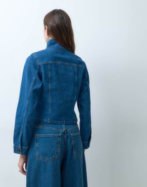 ASOS DESIGN jeansjacka med asymmetrisk knappslå i mellanblå tvätt, 4 av 4