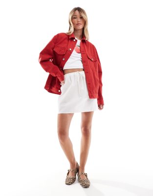 ASOS DESIGN - Jeansjacke im Westernstil in Rot