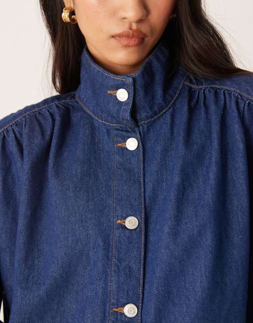ASOS DESIGN – Jeansjacke in Mittelblau mit geraffter Schulterpartie und Stehkragen, 3 von 4