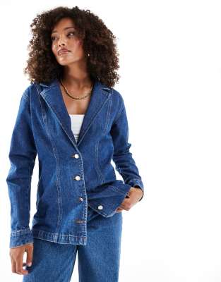 ASOS DESIGN - Jeansjacke in Mittelblau mit Taillenriemen