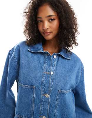 ASOS DESIGN - Jeansjacke in Mittelblau mit Taschen