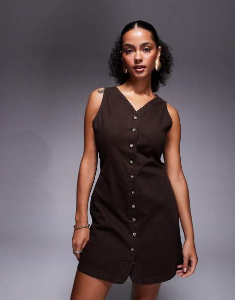 ASOS DESIGN – Jeanskleid in Schokobraun mit V-Ausschnitt und durchgehender Knopfleiste - view 1