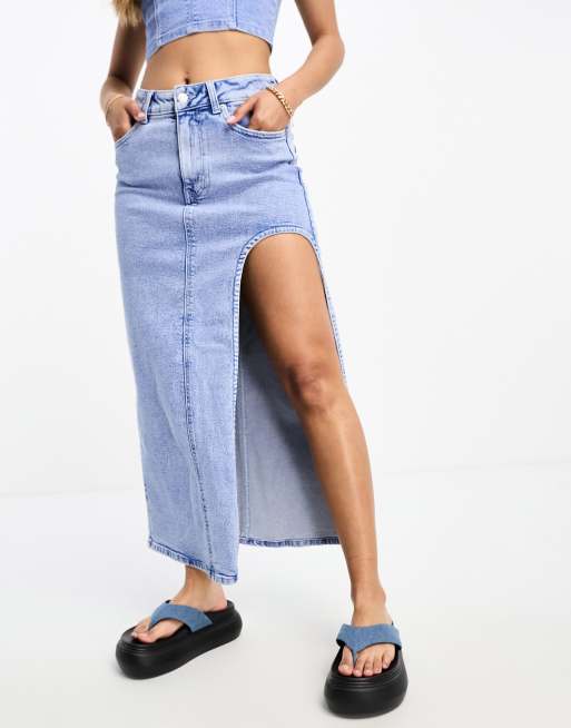 ASOS DESIGN – Jeansmidirock in Bromo-Waschung mit hohem Schlitz, Kombiteil