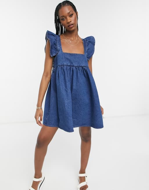 ASOS DESIGN – Jeansowa sukienka z falbanką przy krótkich rękawach w średnio intensywnym odcieniu niebieskiego