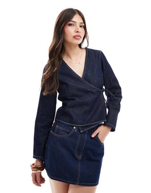 ASOS DESIGN – Jeansowy top kopertowy z długimi rękawami w ciemnym kolorze indygo