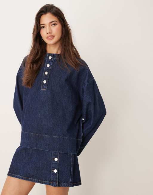 ASOS DESIGN – Jeansowy top z kołnierzem henley zapinany na guziki w kolorze indygo