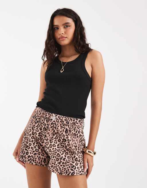 ASOS DESIGN – Jeansshorts in A-Linie mit Leopardenmuster, 3 von 5