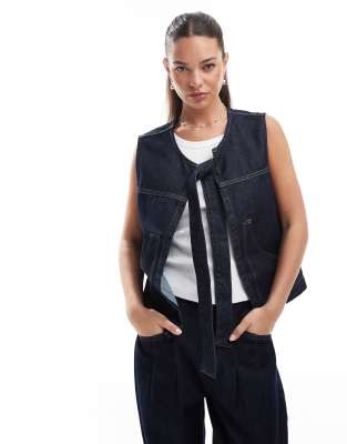 ASOS DESIGN - Jeansweste in Indigoblau mit gebundener Vorderseite