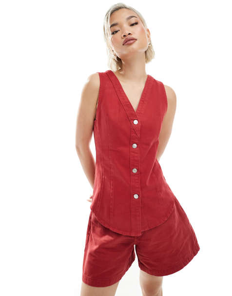 ASOS DESIGN – Jeansweste in Rot mit V-Ausschnitt, Kombiteil - view 1