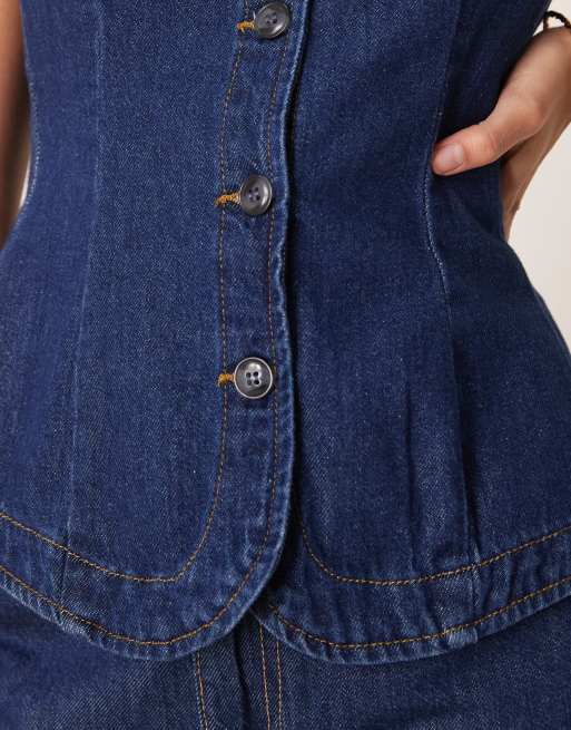 ASOS DESIGN – Jeansweste in tintenblauer Waschung mit Schößchen, Kombiteil, 2 von 4