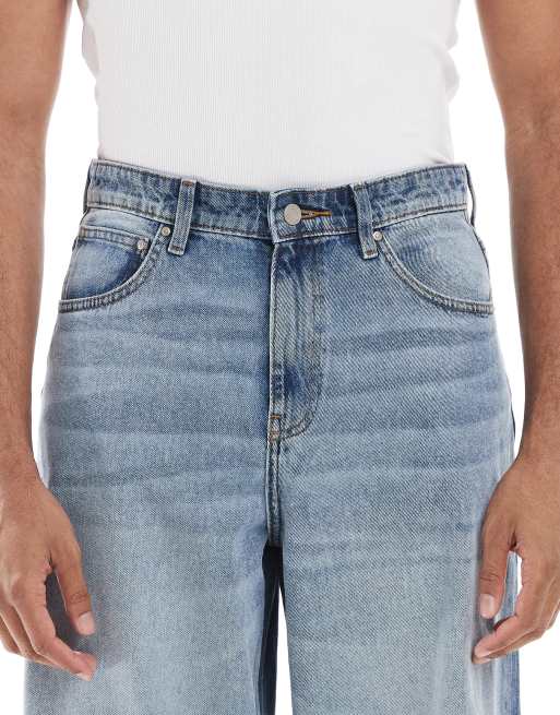 ASOS DESIGN jeansy o bardzo luźnym kroju w średnim niebieskim spraniu z odcieniem, 4 z 5