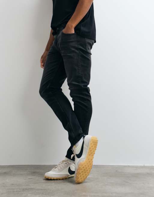 ASOS DESIGN – Jeansy o obcisłym kroju w spranym czarnym kolorze, 2 z 5