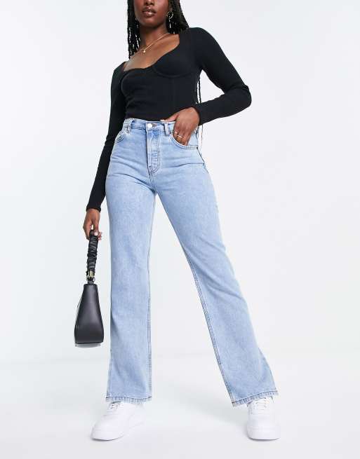 ASOS DESIGN – Jeansy o prostym fasonie ze średnim stanem i rozcięciami, w jasnoniebieskim odcieniu vintage