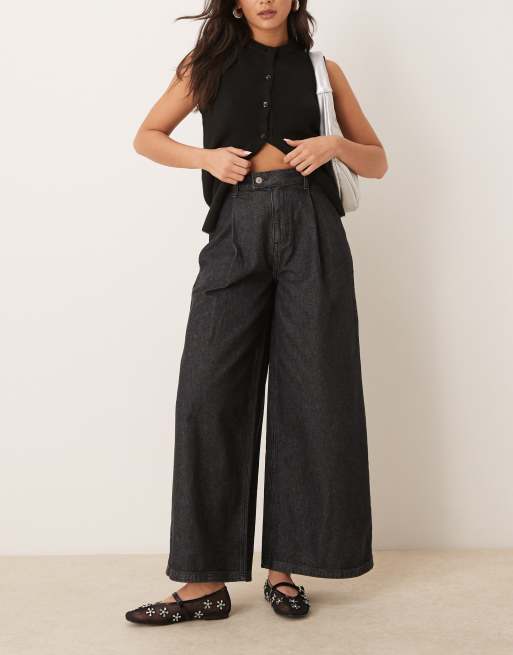 ASOS DESIGN – Jeansy z zakładkami w spranym czarnym kolorze