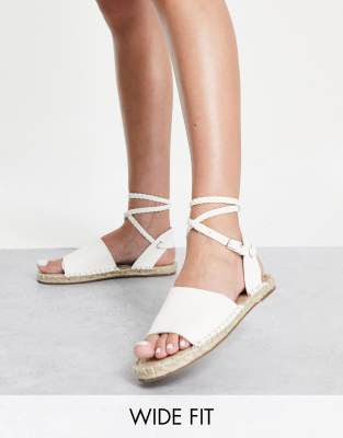 ASOS DESIGN - Jelly - Espadrille-sandalen met brede pasvorm en gestrikte touwtjes in wit 