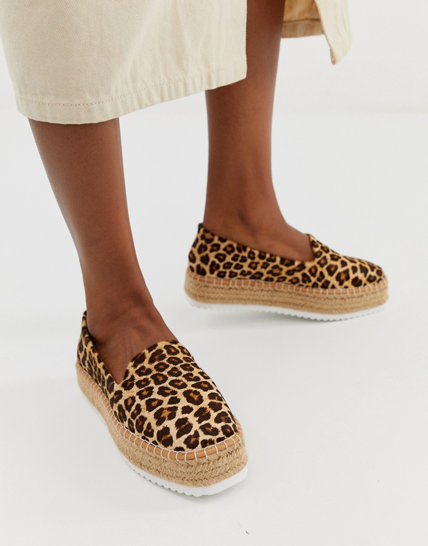 ASOS DESIGN – Jenna – Leopardmönstrade flatform-espadriller i läder-Flerfärgad