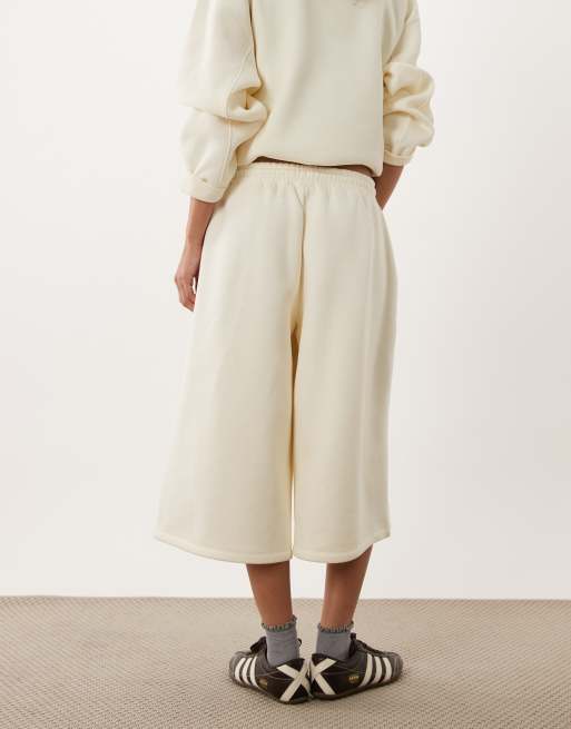 ASOS DESIGN jersey bermudashorts i creme som sæt, 4 af 5