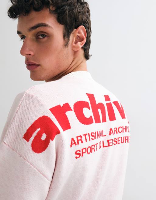 ASOS DESIGN - jersey de punto extragrande con estampado trasero de archivo en crema y rojo, 3 de 5