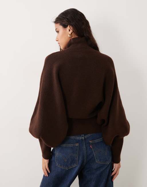 ASOS DESIGN jersey estructurado de canalé entallado en la cintura con cuello chimenea en chocolate, 4 de 4