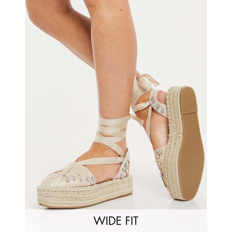 ASOS DESIGN Jersey Flache Espadrilles mit Knochelschnurung in Beige weite Passform ASOS