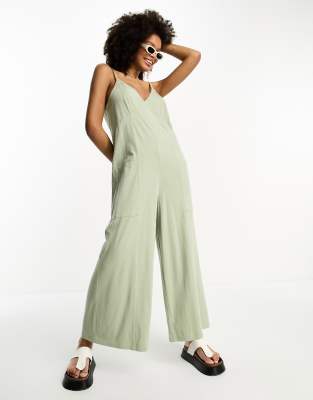 ASOS DESIGN - Jersey-Jumpsuit in verwaschenem Salbeigrün mit Riemchenträgern