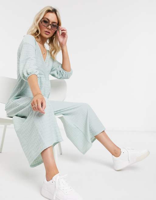 ASOS DESIGN - Jersey jumpsuit met overslag en textuur en mouwen met ruches in mintgroen