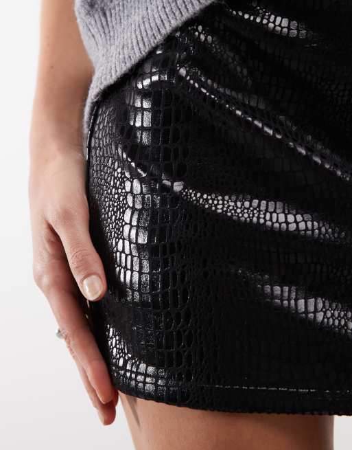 ASOS DESIGN jersey miniskort i læderlook med krokopræg i sort, 3 af 5
