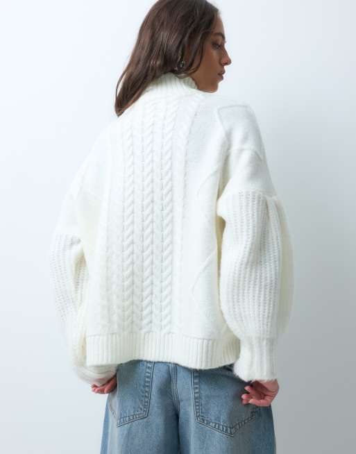 ASOS DESIGN jersey oversize de punto trenzado con cuello alzado en crema, 4 de 5