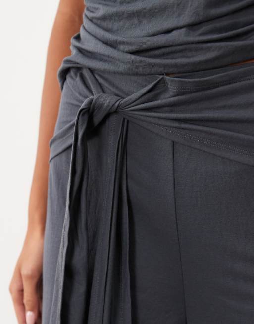 ASOS DESIGN jerseybyxor med knytdetalj i midjan och vida ben i charcoal, 3 av 5