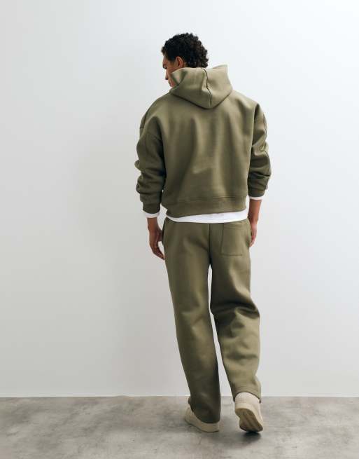 ASOS DESIGN - jogger de tejido estilo scuba de pernera ancha con bordado en verde oliva, 3 de 5