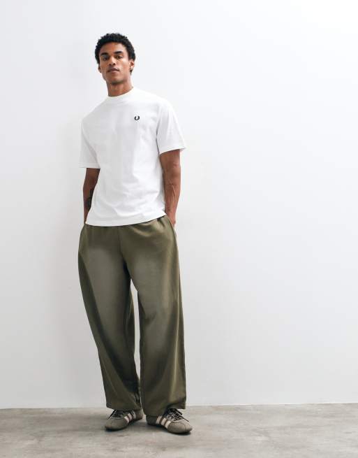 ASOS DESIGN jogger extragrande tipo balloon con pliegues y lavado spray en caqui, 1 de 9