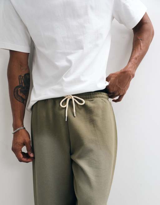 ASOS DESIGN jogger extragrande tipo balloon con pliegues y lavado spray en caqui, 3 de 9
