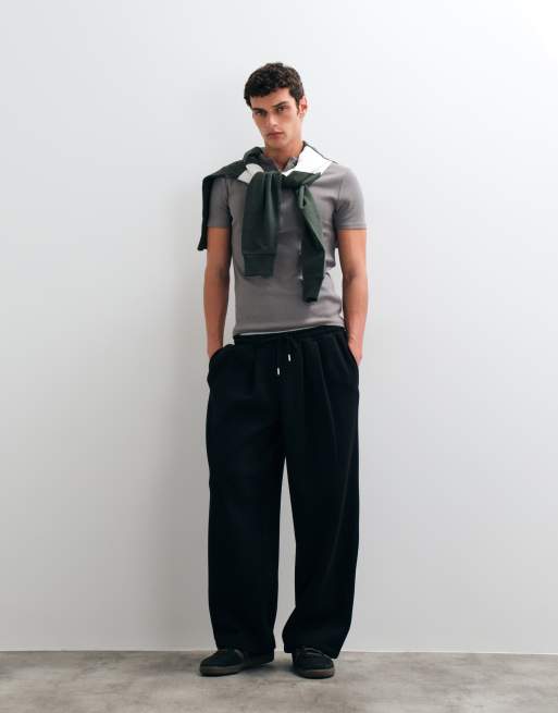 ASOS DESIGN jogger extragrande tipo globo con doble pinza y pernera barrel en negro, 1 de 5