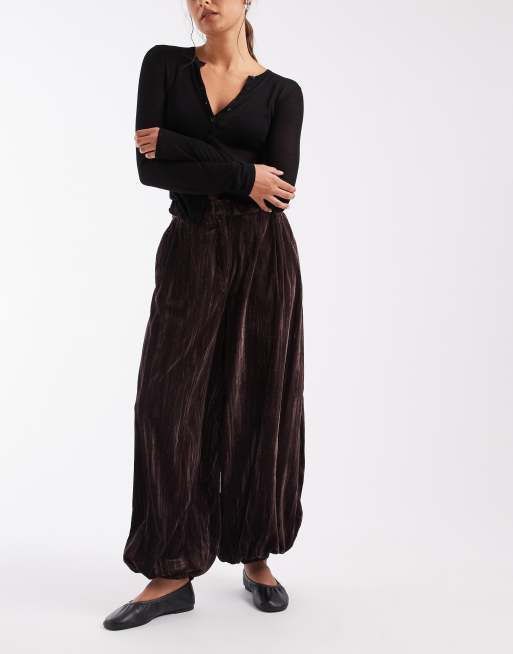 ASOS DESIGN jogger sartoriale in velluto stropicciato marrone, 2 di 5
