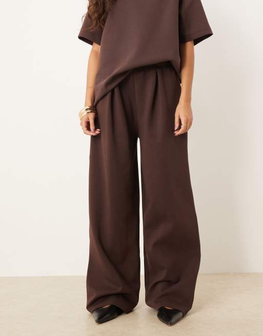 ASOS DESIGN - Joggers a fondo ampio color cioccolato in tessuto interlock con tasche, 3 di 5