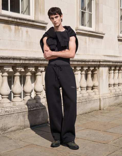 ASOS DESIGN - Joggers a fondo ampio in tessuto scuba nero con ricami - view 1