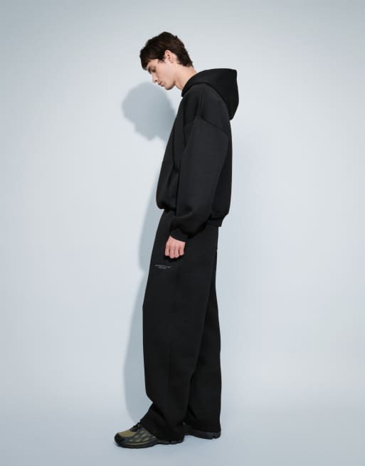 ASOS DESIGN - Joggers a fondo ampio in tessuto scuba nero con ricami, 2 di 7