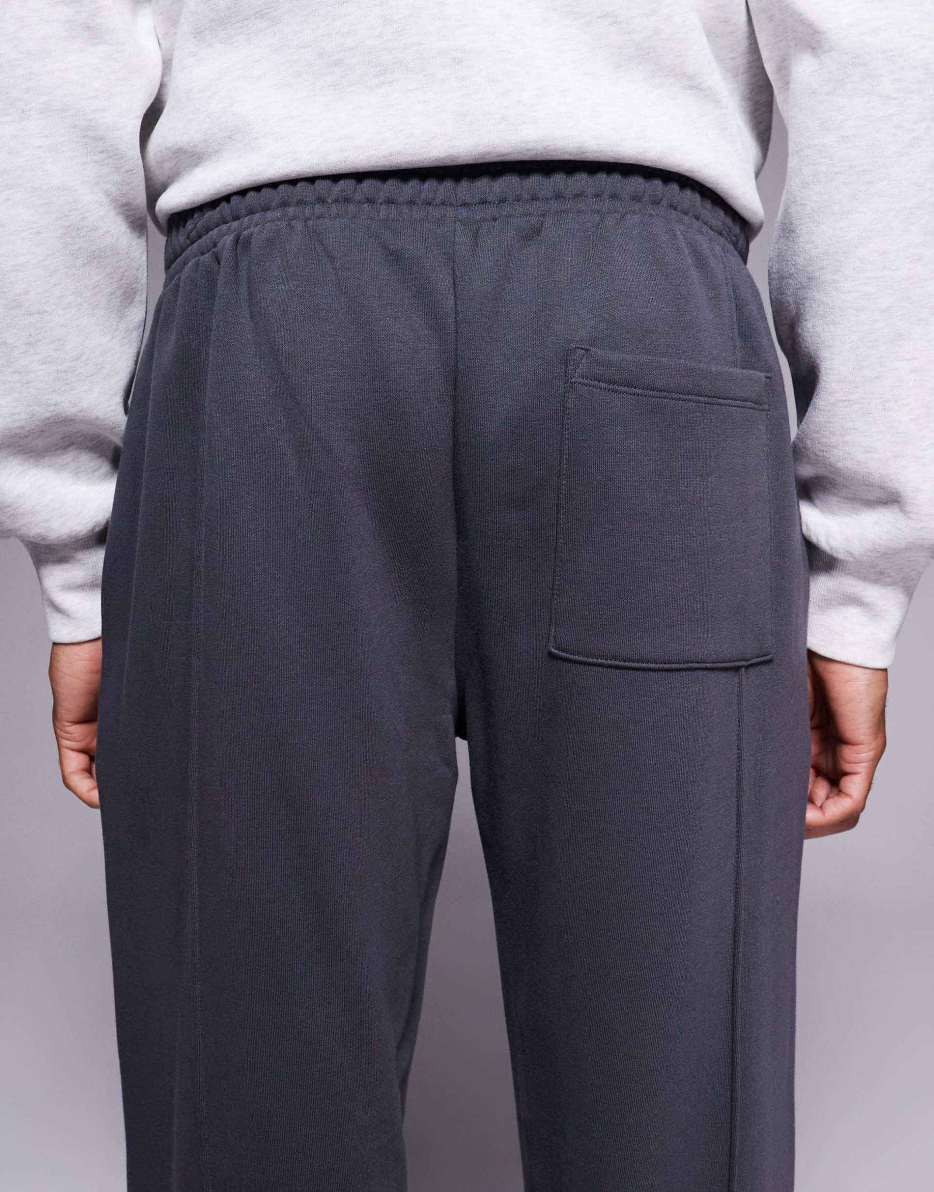 ASOS DESIGN: Joggers Affusolati Grigio Antracite con Elastico