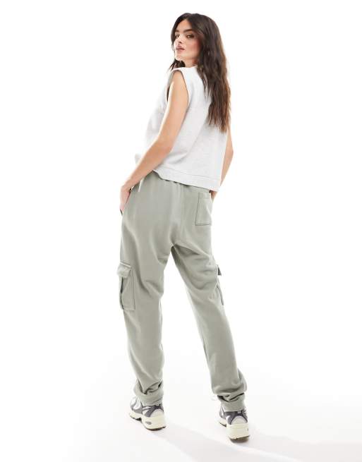 ASOS DESIGN - Joggers affusolati unisex verde slavato con tasche cargo, 3 di 4