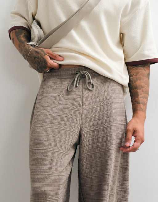 ASOS DESIGN - Joggers beis extragrandes de corte globo con pinzas laterales de tejido texturizado, 3 de 5