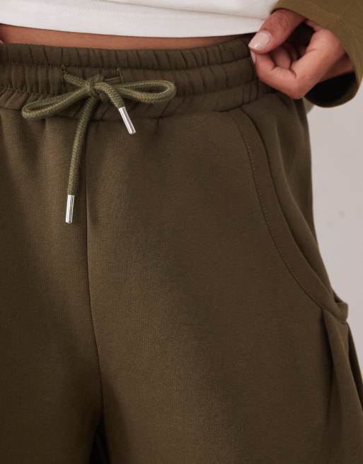 ASOS DESIGN joggers de pernera barrel con detalle de pinzas en caqui, 4 de 5