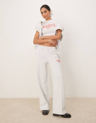 ASOS DESIGN - Joggers dritti ghiaccio mélange con ricamo "Marseille" - view 1