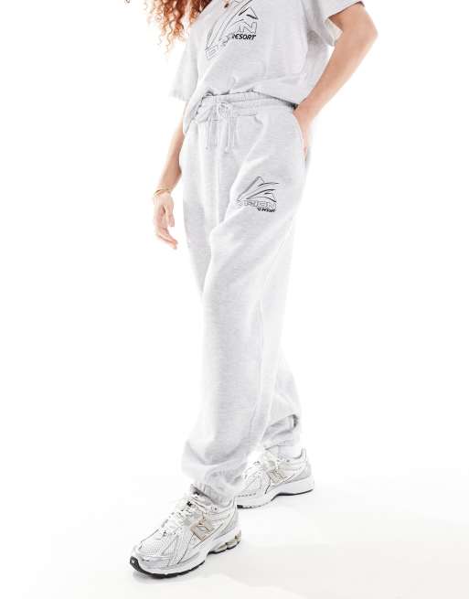 ASOS DESIGN - Joggers grigio mélange con logo sportivo in coordinato, 4 di 5