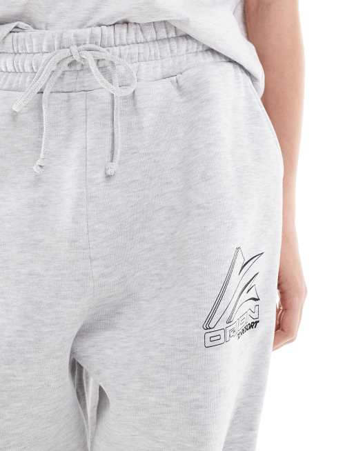 ASOS DESIGN - Joggers grigio mélange con logo sportivo in coordinato, 5 di 5