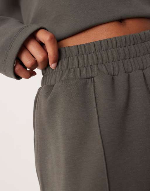 ASOS DESIGN - Joggers in tessuto interlock a fondo ampio color antracite in coordinato, 5 di 5