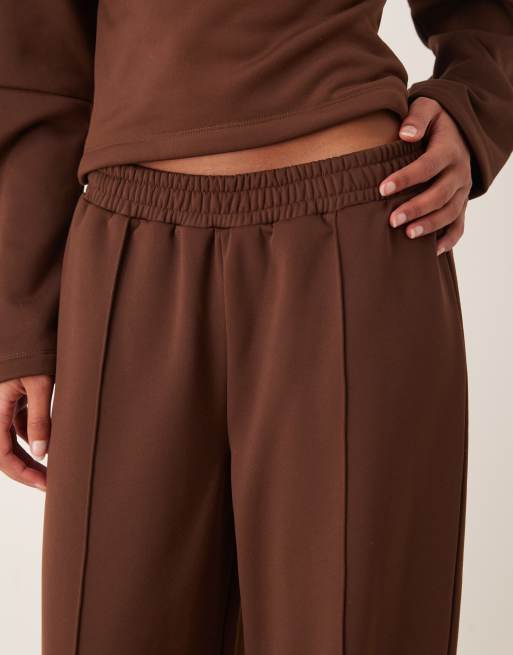 ASOS DESIGN - Joggers marrone in tessuto effetto scuba con rovescio spazzolato, 2 di 5