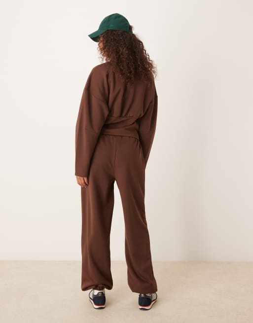 ASOS DESIGN - Joggers marrone in tessuto effetto scuba con rovescio spazzolato, 5 di 5