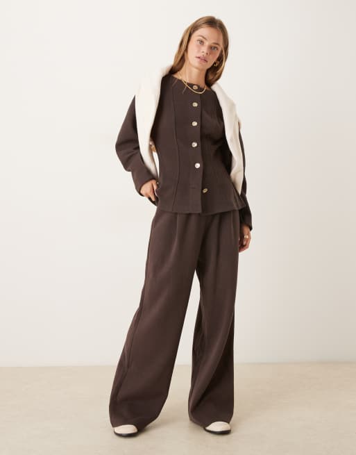 ASOS DESIGN - Joggers morbidissimi a fondo ampio color cioccolato con pieghe sul davanti in coordinato