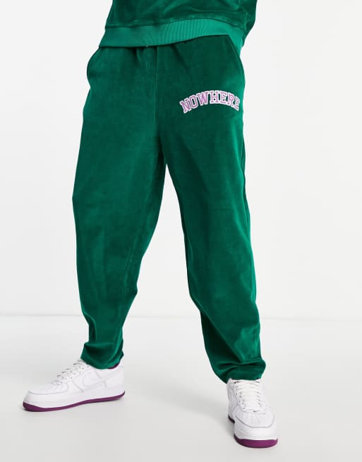 ASOS DESIGN - Joggers oversize in velour verde con stampa college in coordinato
